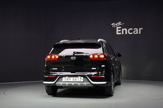 Kia Niro Luxury — пробег 109 010 км — фото 4 из 5