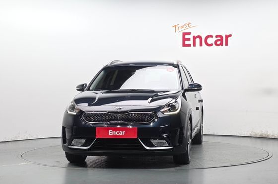 Kia Niro Prestige — пробег 99 670 км — фото 3 из 5