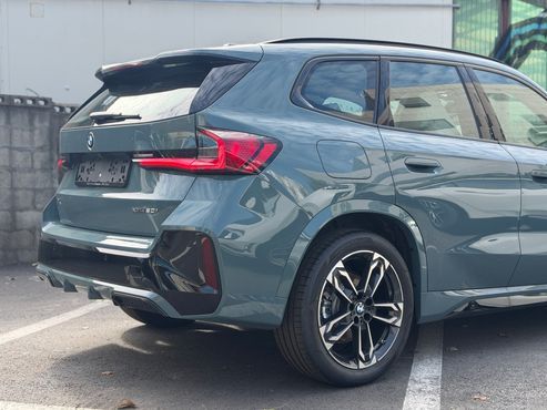 BMW X1 xDrive 20i M Sport — пробег 10 км — фото 2 из 5