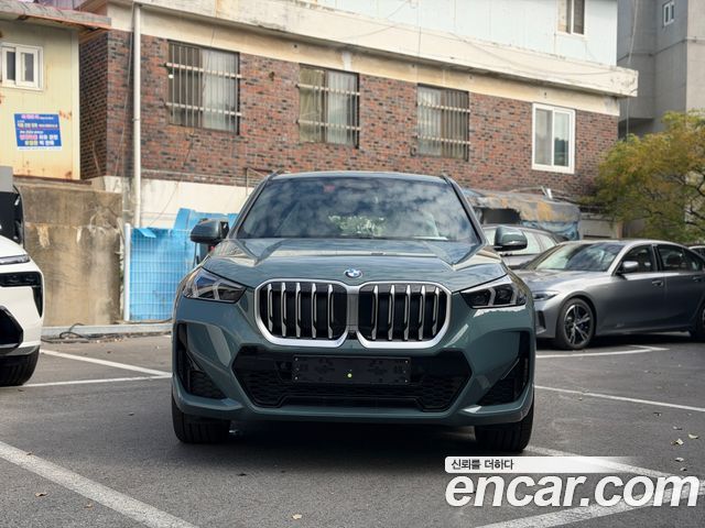 BMW X1 xDrive 20i M Sport — пробег 10 км — фото 3 из 5