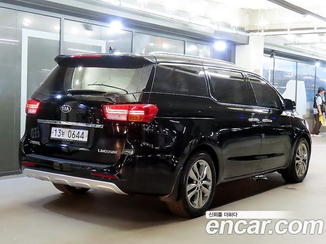 Kia Carnival 7-seater Limousine VIP — пробег 104 422 км — фото 2 из 5