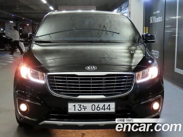 Kia Carnival 7-seater Limousine VIP — пробег 104 422 км — фото 3 из 5