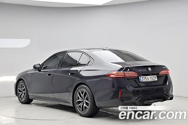 BMW 5-Series 520i M Sport — пробег 12 212 км — фото 2 из 5