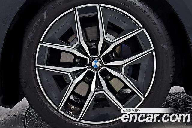 BMW 5-Series 520i M Sport — пробег 12 212 км — фото 5 из 5