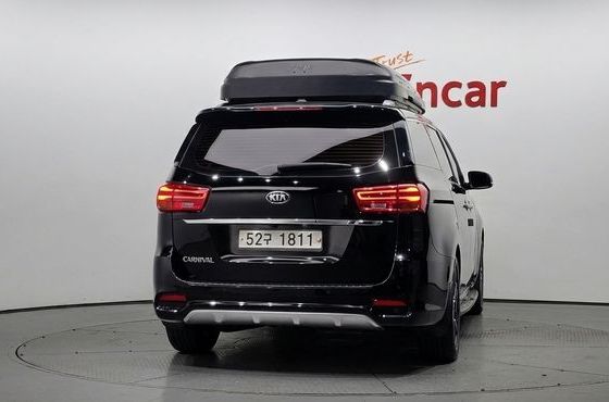 Kia Carnival 9-Seater Prstige — пробег 109 254 км — фото 4 из 5