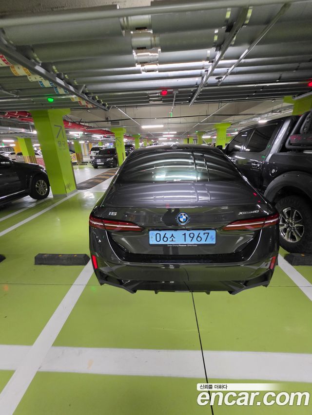 BMW i5 xDrive 40 M Sport — пробег 23 000 км — фото 4 из 5