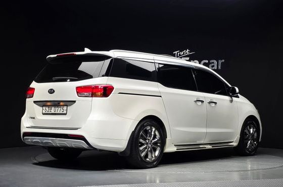 Kia Carnival 9-seater Prestige — пробег 88 400 км — фото 2 из 5