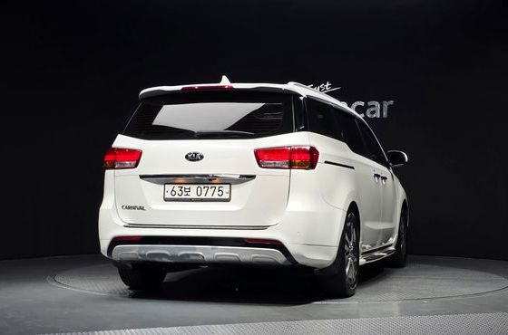 Kia Carnival 9-seater Prestige — пробег 88 400 км — фото 4 из 5