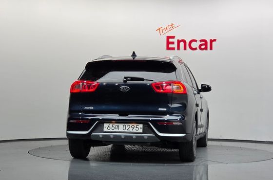 Kia Niro Prestige — пробег 97 527 км — фото 4 из 5