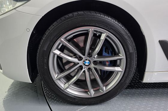 BMW 5-Series 530i xDrive M Sport Package Plus — пробег 176 147 км — фото 5 из 5