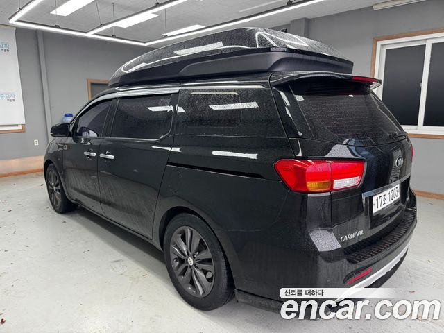 Kia Carnival 9-seater Hi-Limousine Prestige — пробег 153 627 км — фото 2 из 5