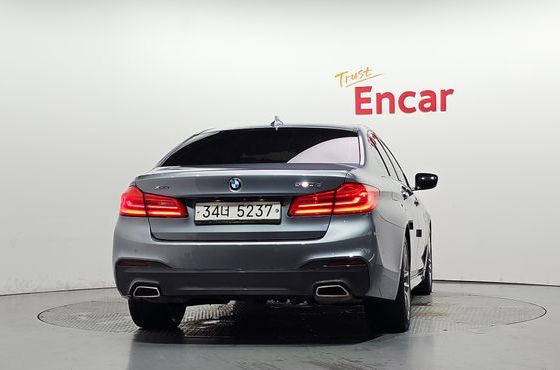 BMW 5-Series 520d xDrive M Sport Package Plus — пробег 112 581 км — фото 4 из 5