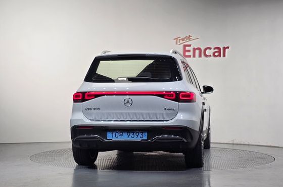 Mercedes-Benz EQB EQB300 4MATIC AMG Line — пробег 11 735 км — фото 4 из 5