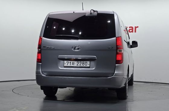 Hyundai Starex 11-Seater Wagon Smart — пробег 110 095 км — фото 4 из 5