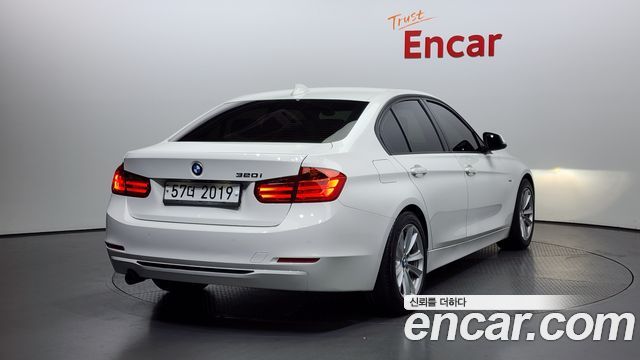 BMW 3-Series 320i Sport — пробег 88 100 км — фото 2 из 5