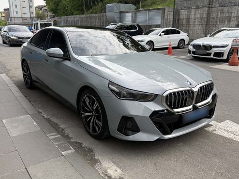 BMW 5-Series 530i xDrive M Sport — пробег 2 501 км — фото 1 из 5