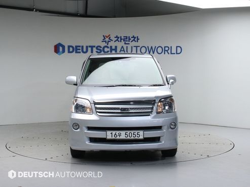 Toyota Noah 2.0 — пробег 187 746 км — фото 3 из 5