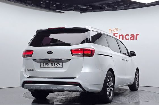 Kia Carnival 9-seater Luxury — пробег 174 971 км — фото 2 из 5