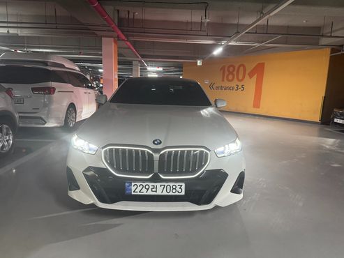 BMW 5-Series 520i M Sport — пробег 17 500 км — фото 1 из 5