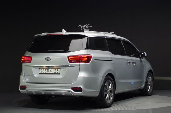 Kia Carnival 9-Seater Noblesse — пробег 81 029 км — фото 2 из 5