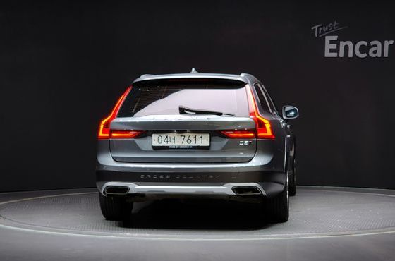 Volvo V90 D5 AWD — пробег 134 782 км — фото 4 из 5