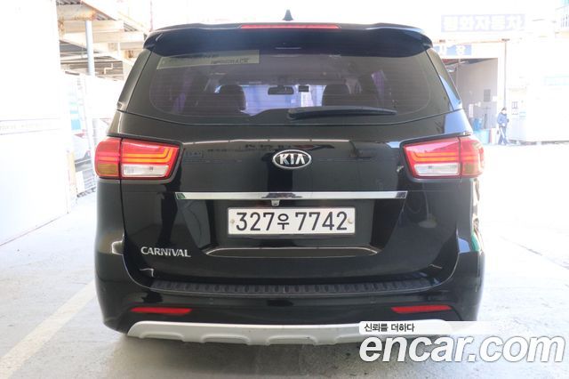 Kia Carnival 9-seater Luxury — пробег 216 592 км — фото 4 из 5