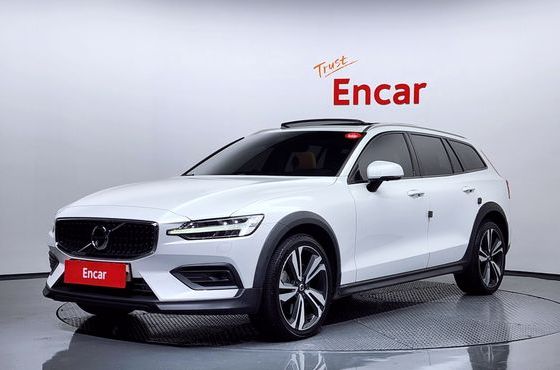 Volvo V60 T5 Pro AWD — пробег 89 077 км — фото 1 из 5