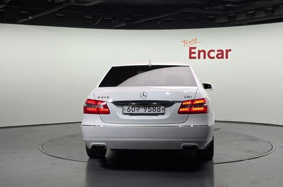 Mercedes-Benz E-Class E220 CDI Avantgarde — пробег 129 977 км — фото 4 из 5