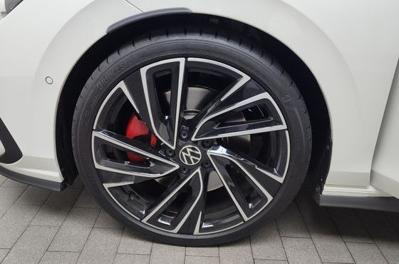 Volkswagen Golf 2.0 GTI — пробег 11 763 км — фото 5 из 5