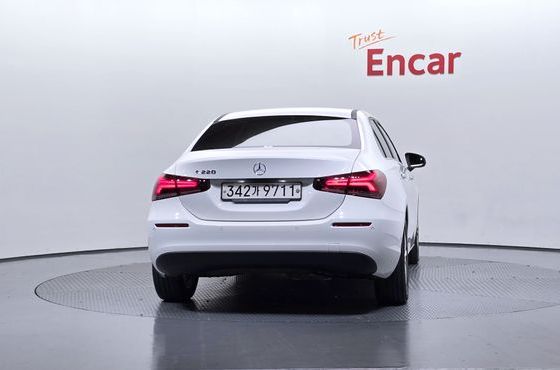 Mercedes-Benz A-Class A220 Sedan — пробег 57 955 км — фото 4 из 5