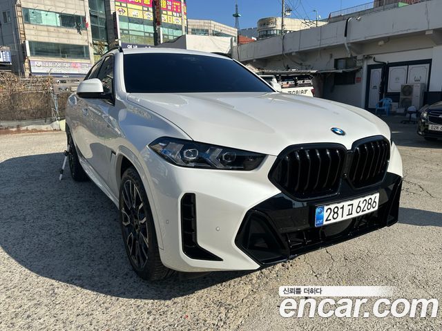 BMW X6 xDrive40i M Sport — пробег 1 057 км — фото 2 из 5