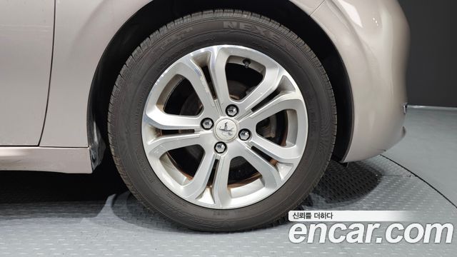 Peugeot 208 из Кореи Encar