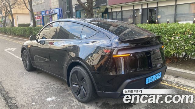 Tesla Model Y RWD — пробег 300 км — фото 4 из 5