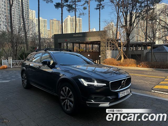 Volvo V90 B5 Ultimate AWD — пробег 22 500 км — фото 3 из 5