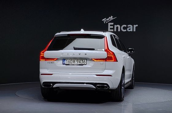 Volvo XC60 T8 R-Design — пробег 152 267 км — фото 4 из 5