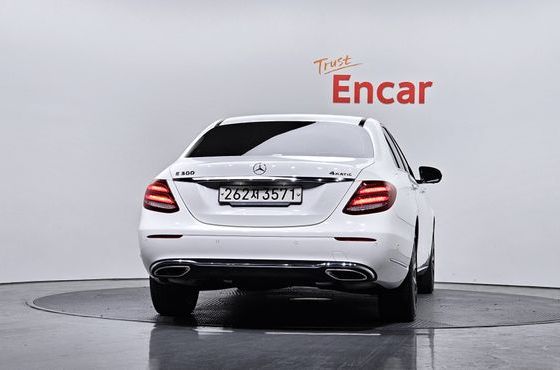 Mercedes-Benz E-Class E300 4MATIC Exclusive — пробег 110 005 км — фото 4 из 5