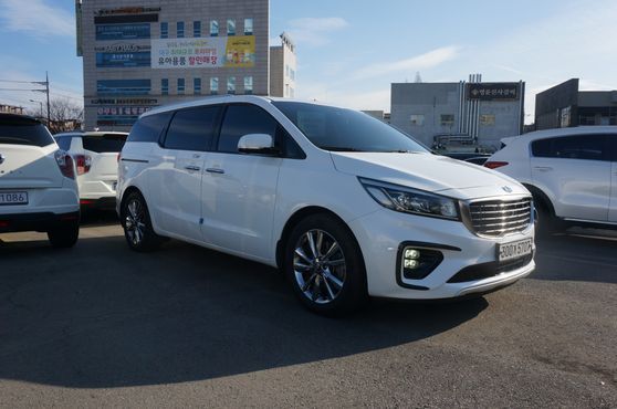 Kia Carnival 9-Seater Noblesse Special — пробег 77 093 км — фото 3 из 5