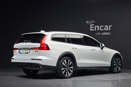 Volvo V60 B5 Pro AWD — пробег 111 040 км — фото 2 из 5