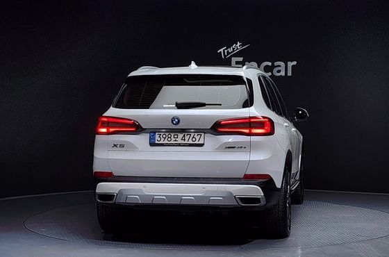 BMW X5 xDrive 45e xLine — пробег 92 341 км — фото 4 из 5
