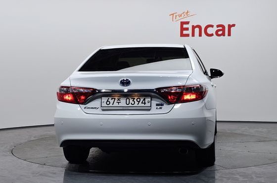 Toyota Camry Hybrid LE — пробег 96 470 км — фото 4 из 5
