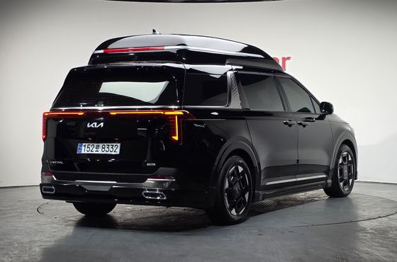 Kia Carnival HEV 9-Seater Hi-Limousine (Special vehicle) — пробег 14 335 км — фото 2 из 5