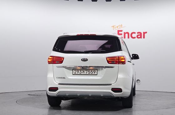Kia Carnival 9-Seater Luxury — пробег 114 367 км — фото 4 из 5