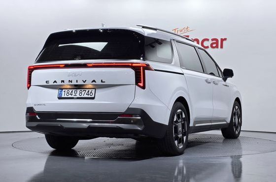 Kia Carnival 9-Seater Signature — пробег 17 440 км — фото 2 из 5