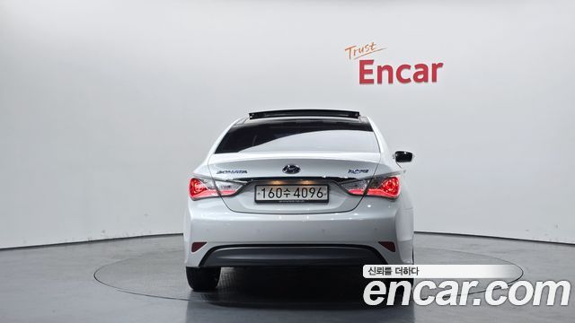 Hyundai Sonata 2.0 Premier — пробег 111 534 км — фото 4 из 5