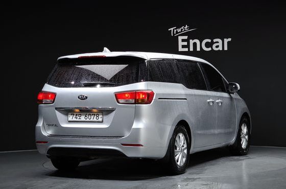 Kia Carnival 11-seater Deluxe — пробег 184 053 км — фото 2 из 5