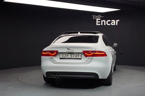 Jaguar XE 20d R-Sport — пробег 186 017 км — фото 4 из 5