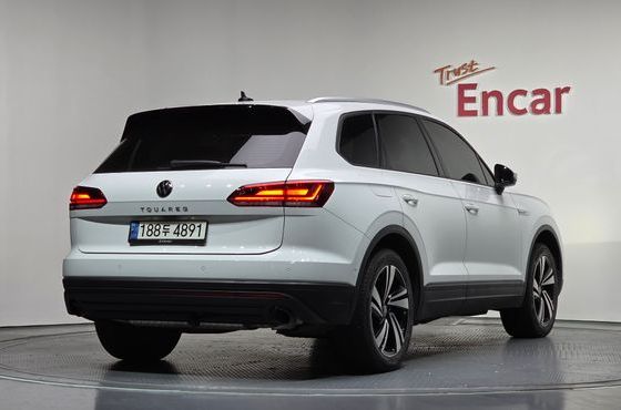 Volkswagen Touareg 3.0 TDI Premium — пробег 56 987 км — фото 2 из 5