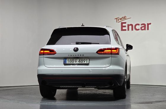 Volkswagen Touareg 3.0 TDI Premium — пробег 56 987 км — фото 4 из 5