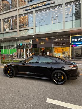 Porsche Taycan Turbo S — пробег 31 900 км — фото 2 из 5