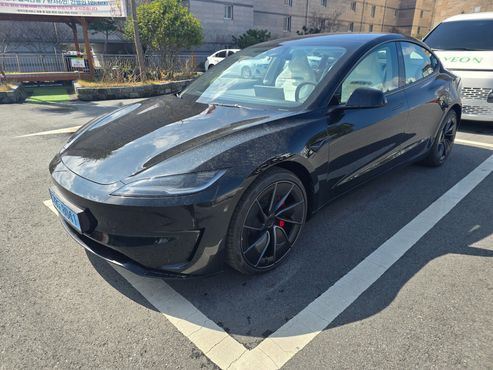 Tesla Model 3 Performance AWD — пробег 300 км — фото 3 из 5